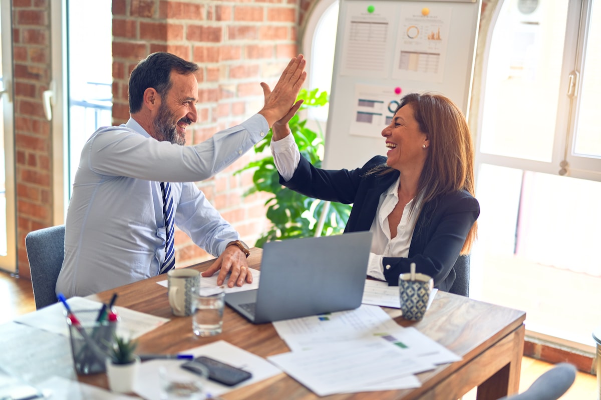 Équipe ATACOMM accompagnant un client en situation de support informatique